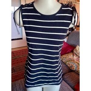 Tahari Slvlss Black With White Stripes Top, Sz M